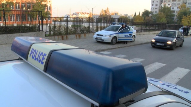 Снимка: Психолози работят с децата от гимназията по икономика в Сливен