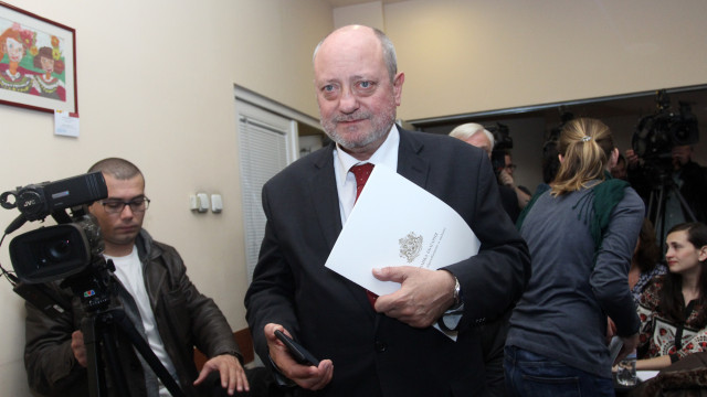 Снимка: След министерска среща: Часовете по физическо няма да се пипат 