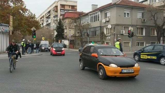 Снимка: В Пловдив десетки шофьори протестираха заради скъпите винетки