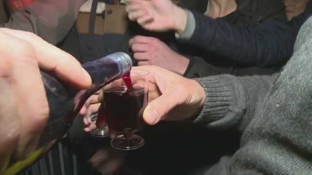 Снимка: Във Франция отбелязват с тържества новата реколта младо вино Божоле