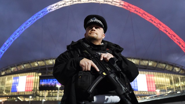 Снимка: Затвориха за час метростанция в Лондон заради подозрителен пакет