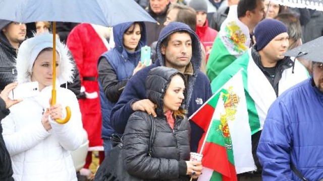 Снимка: Хиляди излязоха на протест срещу по-скъпите винетки (ОБЗОР)