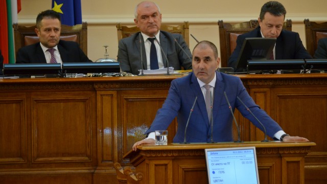 Снимка: ГЕРБ обмисля подкрепа за референдума в пленарна зала 