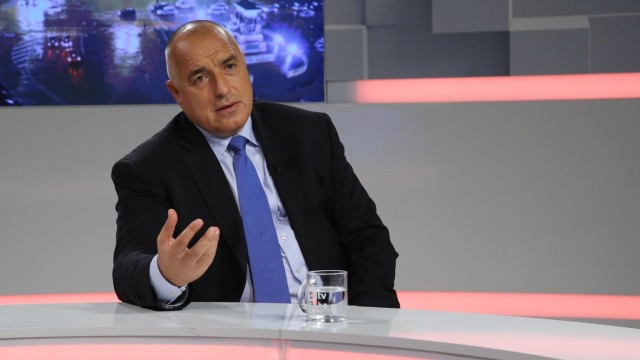 Снимка: Премиерът към Слави Трифонов: Да си основе партия