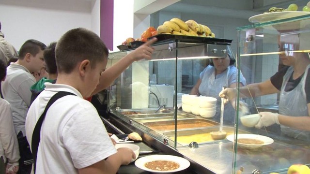 Снимка: Проверяват доставчиците на храна в бургаските детски градини и училища 