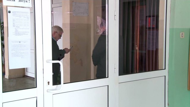 Снимка: Ще има санкции за охранителната фирма на училището, в което нахлу мъж 