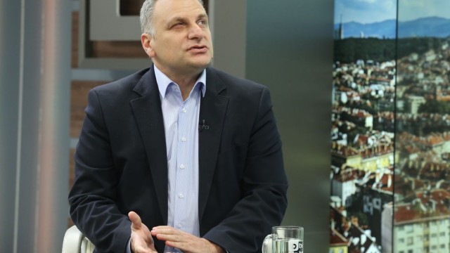 Снимка: Петър Курумбашев влиза в Европарламента на мястото на Илияна Йотова
