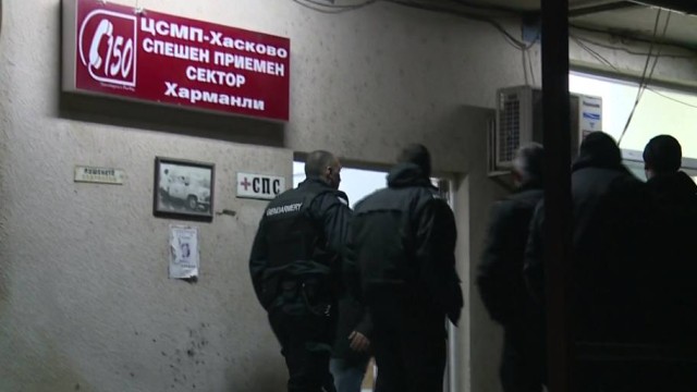 Снимка: Ранените полицаи след бунта в лагера в Харманли са с леки травми