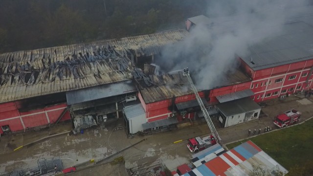 Снимка: Късо съединение подпалило великотърновския месокомбинат