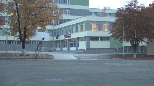 Снимка: МВР разследва кой е сложил скрита камера в тоалетната на гимназия в Стара Загора 