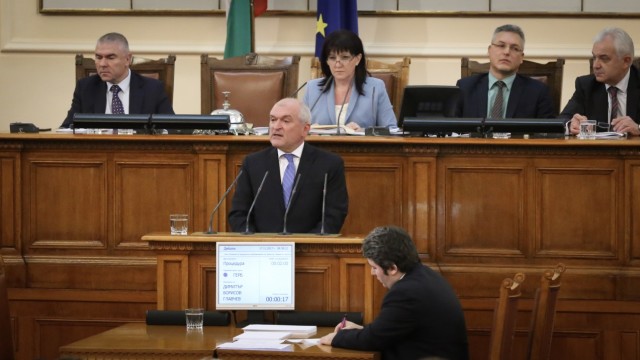 Снимка: Ще се подобри ли атмосферата в парламента след смяната на председателя?