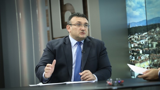 Снимка: Младен Маринов: Няма как да има полицаи на всяка критична точка по пътя
