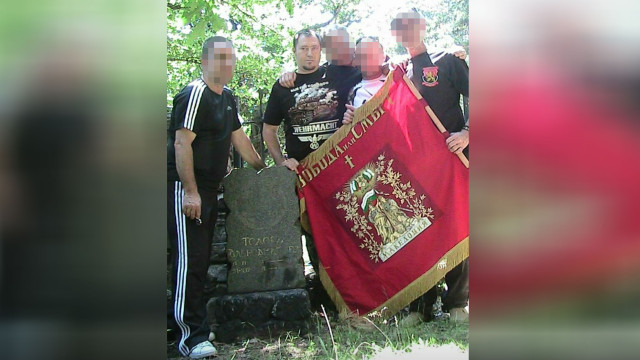 Снимка: Каракачанов: Няма нацистки символи на тениската на Петър Харалампиев 