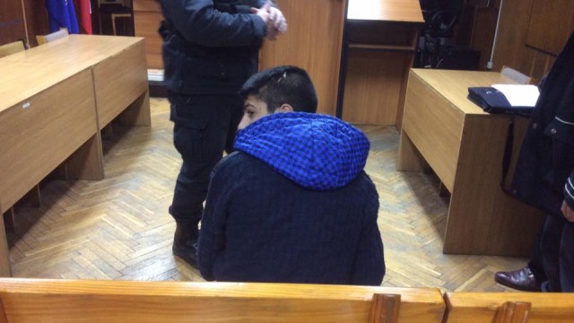 Снимка: Непълнолетните братя, обвинени в убийство на жена от Провадия, остават в ареста