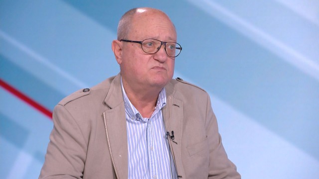 Снимка: Тодор Танев: Присъственото обучение трябва да продължи възможно по-дълго