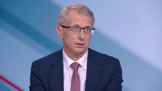 Снимка: Денков: Тестването на учениците хваща средно по 5-6 позитивни дневно