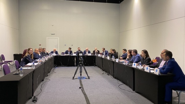 Снимка: ПЪЛЕН ЗАПИС: Преговорите в сектори 