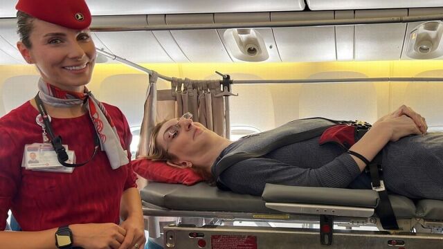 Снимка: Най-високата жена в света за първи път летя със самолет