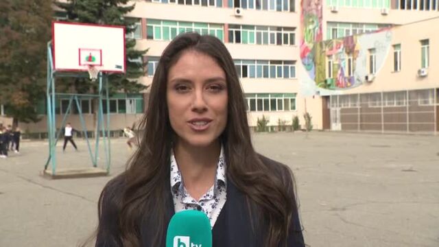 Снимка: Какво работи кметът? От продавач на парфюми, до закрилник на портите на града (ВИДЕО)