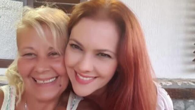 Снимка: Певицата Светла Иванова след 25 години търсене на биологичната си майка без успех (ВИДЕО)