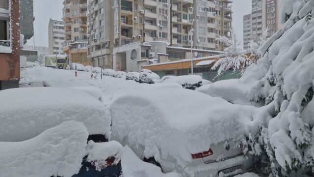 Блокирани туристи в къщи за гости в Жеравна