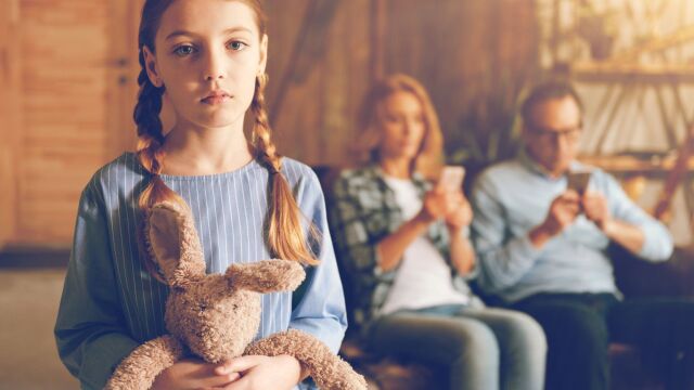 Снимка: 6 признака, че сте израснали с нарцистичен родител