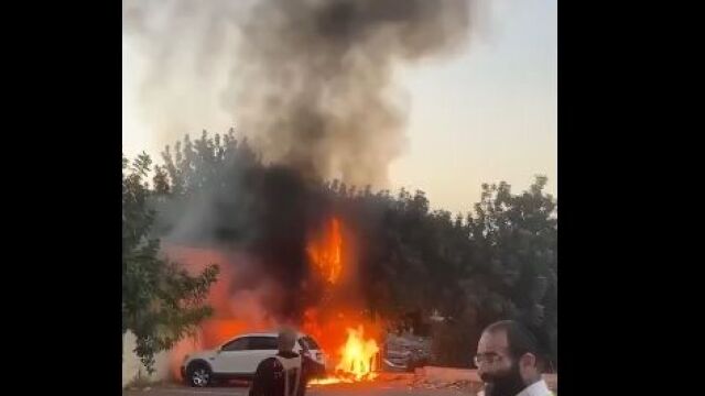 Снимка: Пожар край Йерусалим - пламнал след прехващане на ракета (ВИДЕО)