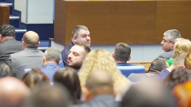 Снимка: Ще има ли преговори за редовен кабинет в парламента?