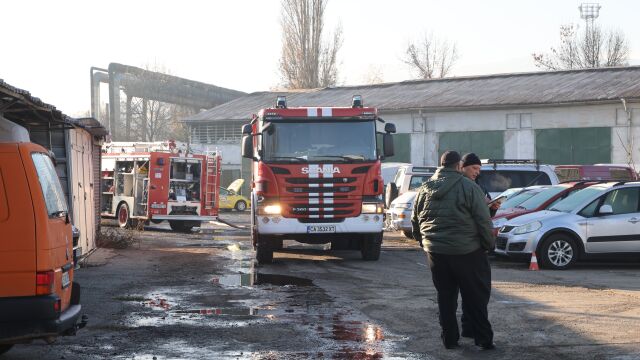 Снимка: Пожар до надлез „Надежда“ в София