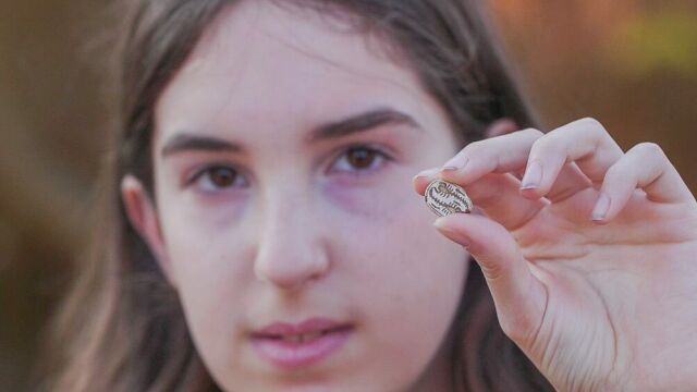 Снимка: Момиче на 12 години откри 3500-годишен египетски амулет в Израел