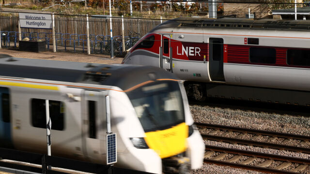 Мъж от Питърбъро е обвинен в 11 опита за убийство след нападението с нож във влак