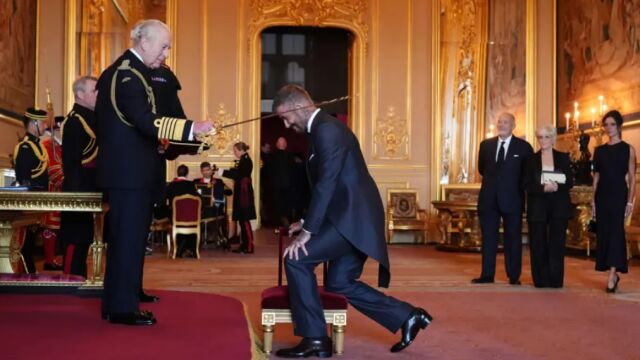 Снимка: Дейвид Бекъм получи рицарско звание (ВИДЕО)