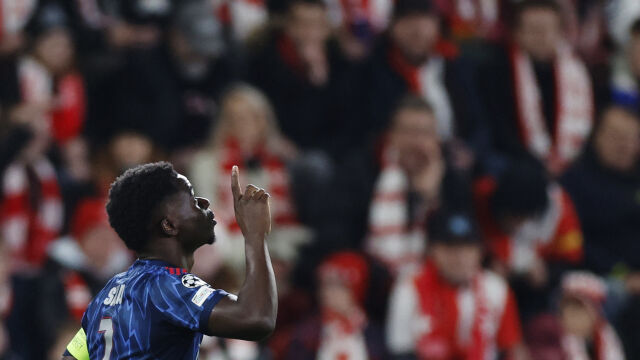 Снимка: „Туристът“ Сака продължи перфектната серия на Арсенал (ВИДЕО)