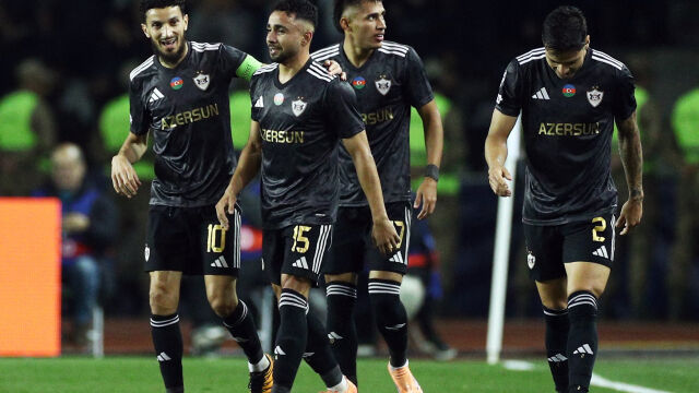 Снимка: Бивш на Черно море шокира Челси в Баку (ВИДЕО)