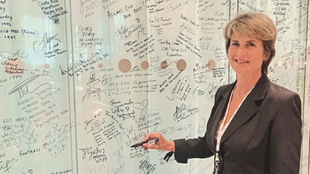 Снимка: Вижте какво направи Весела Лечева в централата на МОК