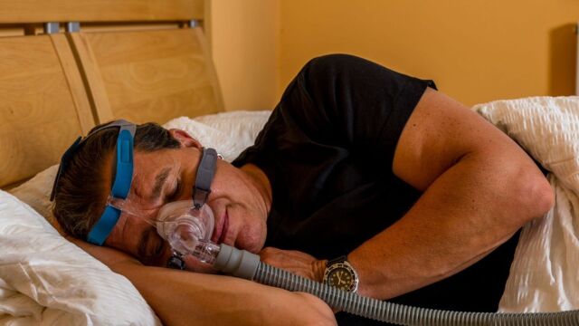 Снимка: Сънната апнея носи риск от микрокръвоизливи в мозъка