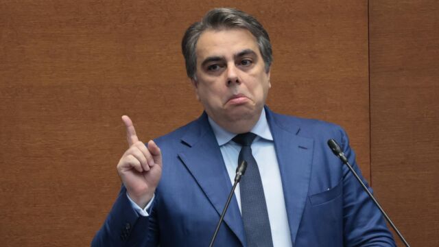 Снимка: Асен Василев: Нито едно правителство досега не си е позволявало такъв рекет и удар върху българите