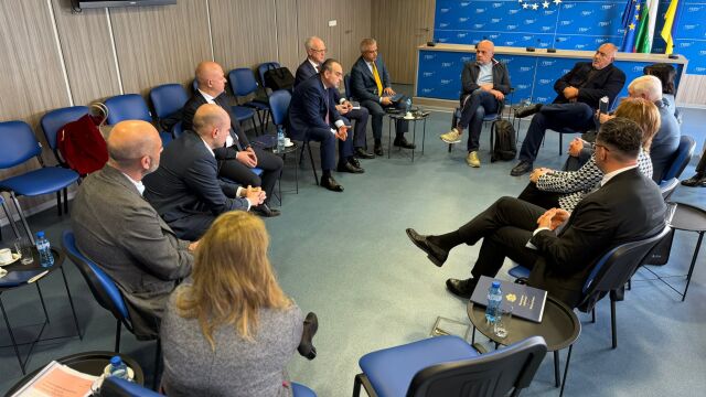 Снимка: Борисов се срещна с представители на правителството и работодателските организации за Бюджета 2026