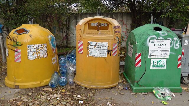 (Не)годна за рециклиране пластмаса: Спор между СПТО и „Екобулпак“ спря извозването на боклука от цветните контейнери