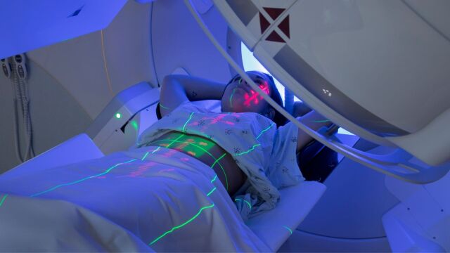 Снимка: Хиляди жени с рак на гърдата може да нямат нужда от лъчетерапия