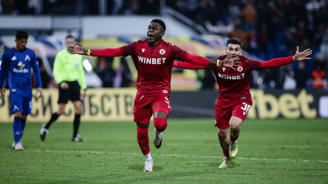 След факли, димки и бой: ЦСКА удари Левски (ВИДЕО)