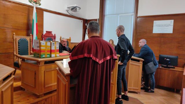 Снимка: По-леки мерки за трима от обвиняемите за побоя над шефа на полицията в Русе