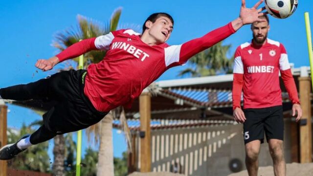 Снимка: Скандал! Държаха вратар на ЦСКА 12 часа на границата