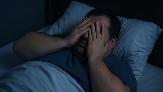 Снимка: Каква е връзката между безсънието и затлъстяването?