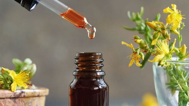 Снимка: Тинктура от бабини зъби: Помага ли наистина на жените