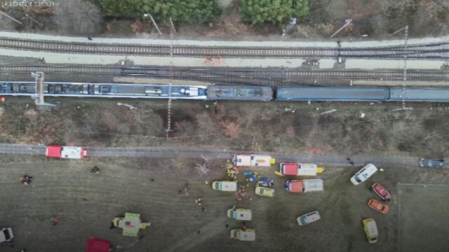 Влакова катастрофа в Чехия, десетки са ранените (СНИМКИ, ВИДЕО)