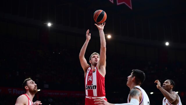 Олимпиакос пречупи Париж, Везенков помогна (ВИДЕО)