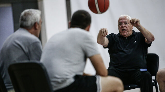 Снимка: Легендата Пини Гершон събира най-талантливите ни баскетболисти 