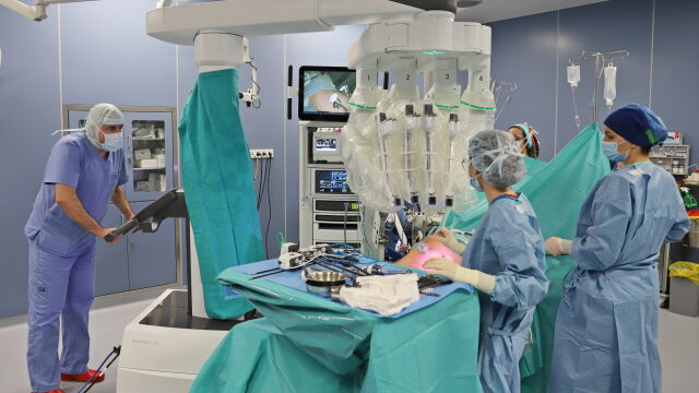 Снимка: Български рекорд в роботизираната хирургия: 300 операции за 300 дни