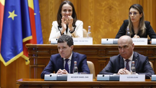 Снимка: Инцидент с журналисти при опит да отправят въпроси към румънския премиер